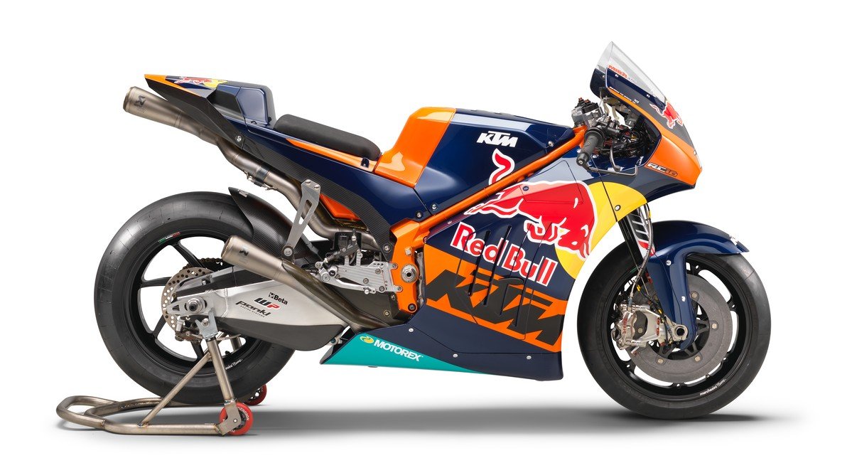 150212_studio-ktm-rc16-2016