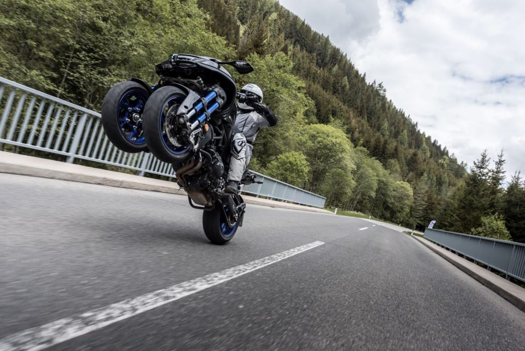 Yamaha NIKEN wheelie
